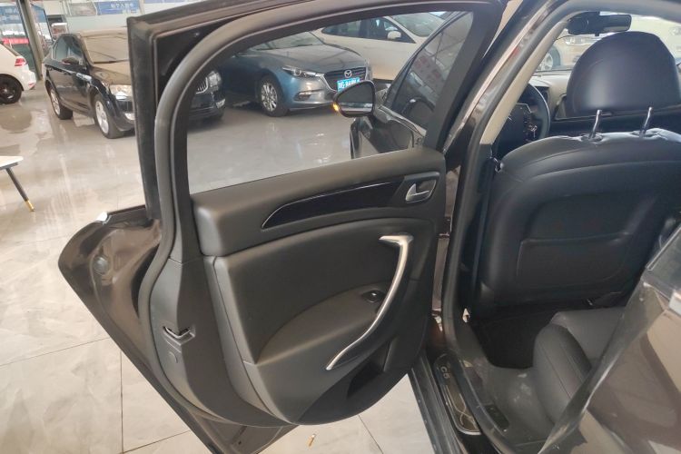 雪铁龙C5 2014款 2.0L 自动尊享型中控内饰7008