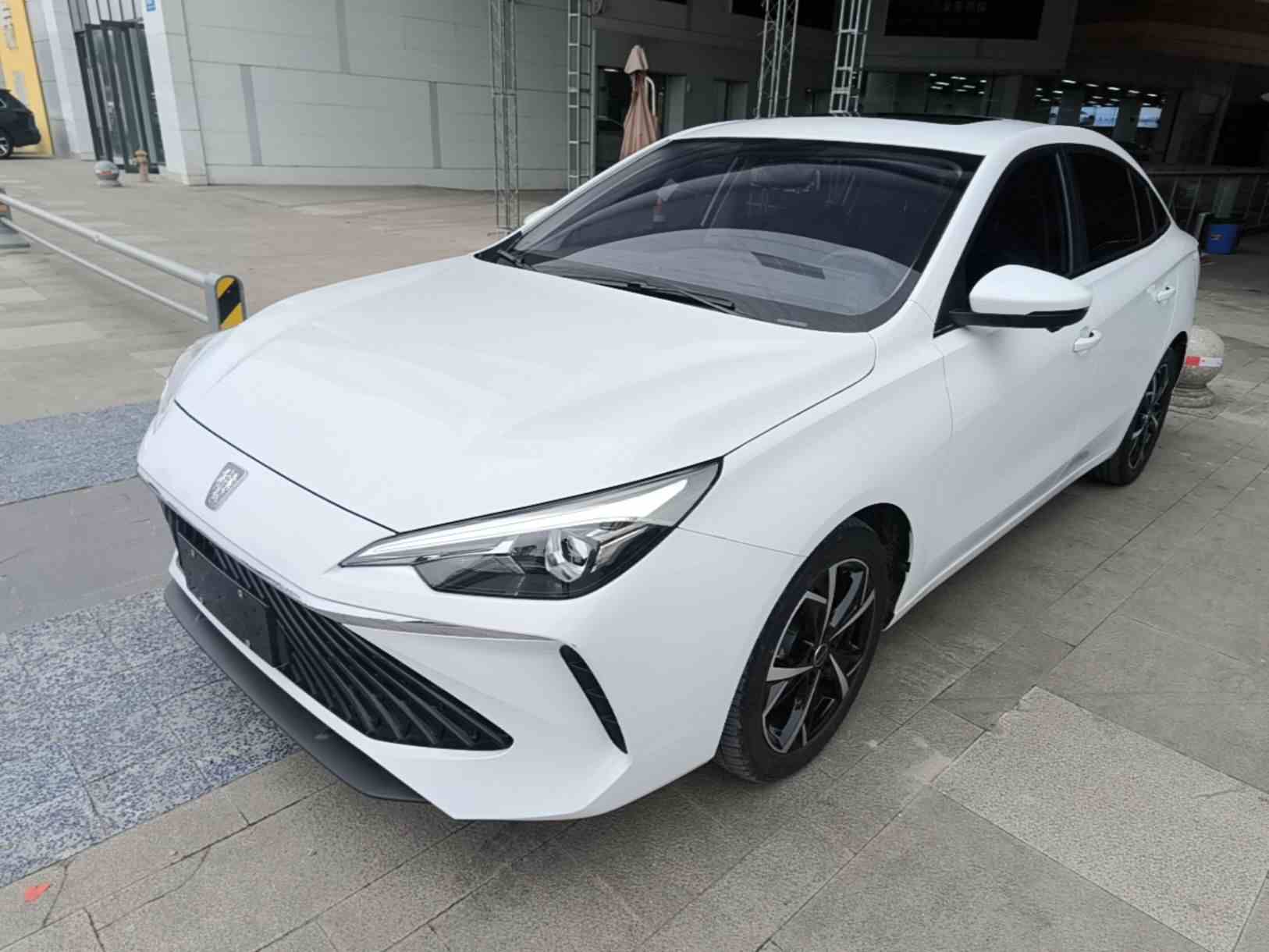 荣威i5 2023款 1.5L CVT尊荣版(2)