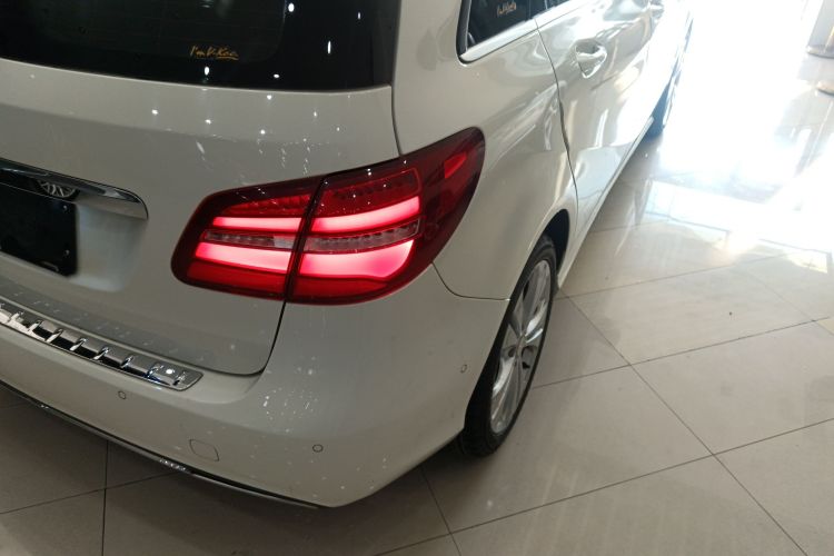 奔驰B级 2015款 B 200 时尚型车身外观9