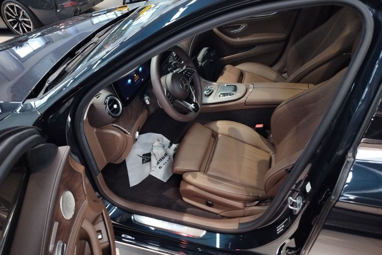 奔驰E级 2022款 改款 E 300 L 豪华型中控内饰20