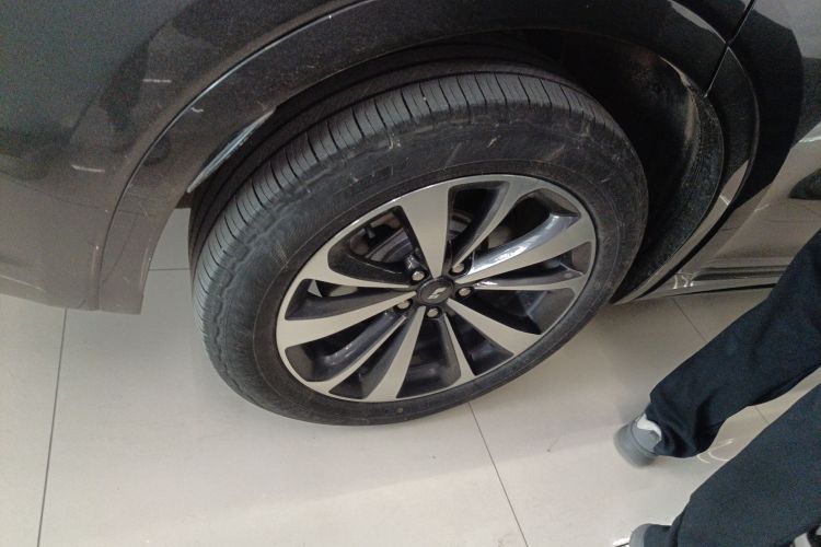 理想汽车 理想ONE 2021款 增程6座版车身外观6008