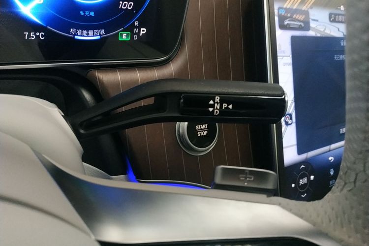 奔驰EQE 2025款 500 4MATIC 先锋版中控内饰18