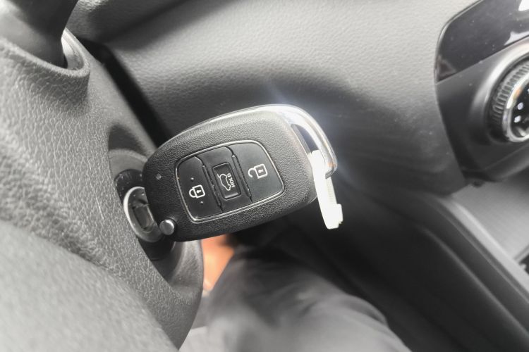 现代 途胜 2015款 1.6T 双离合两驱舒适型中控内饰7001