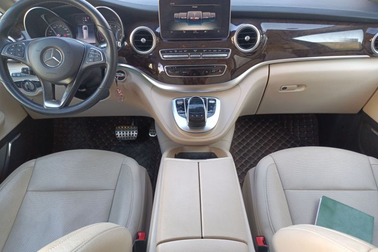 奔驰V级 2018款 V 260 L 尊贵加长版 国VI中控内饰12