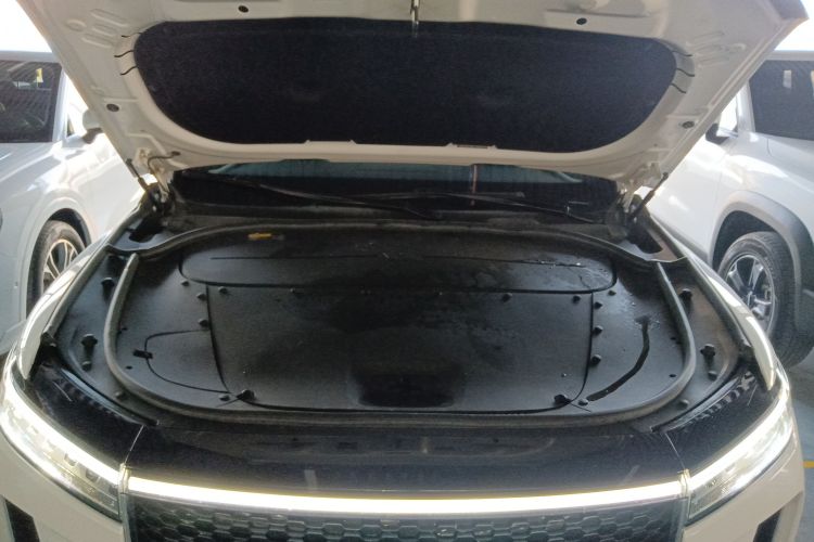 理想汽车 理想ONE 2020款 增程6座版机舱底盘24