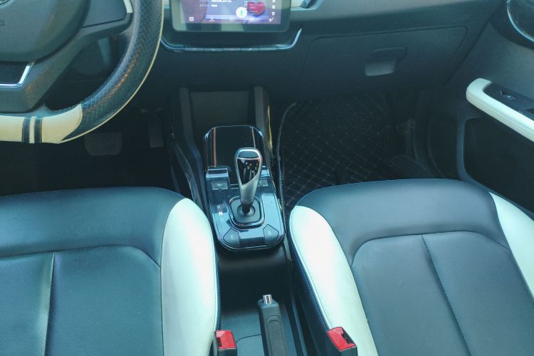 江铃集团新能源 易至EV3 2019款 酷跑版中控内饰18