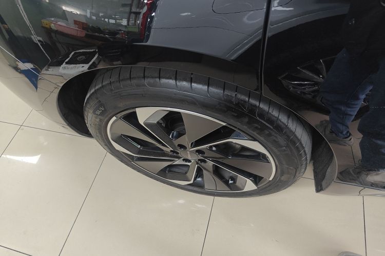 极氪001 2023款 WE版 100kWh车身外观6008