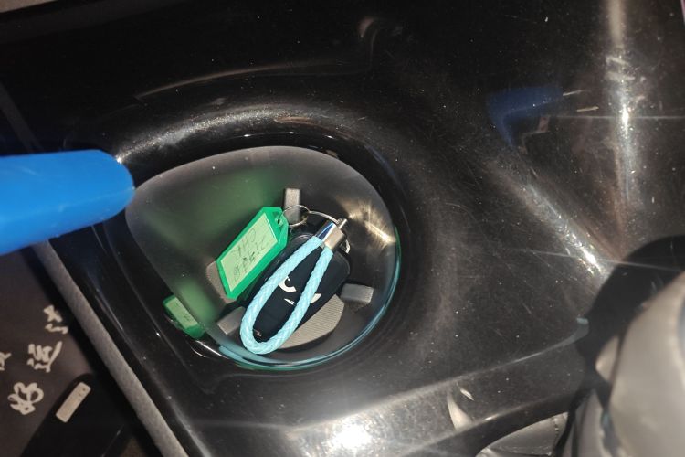 丰田C-HR 2021款 2.0L 豪华版中控内饰11