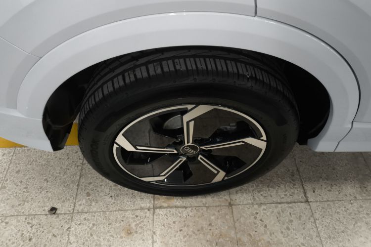 奥迪Q2L e-tron 2022款 Q2L e-tron 纯电智享型车身外观6008