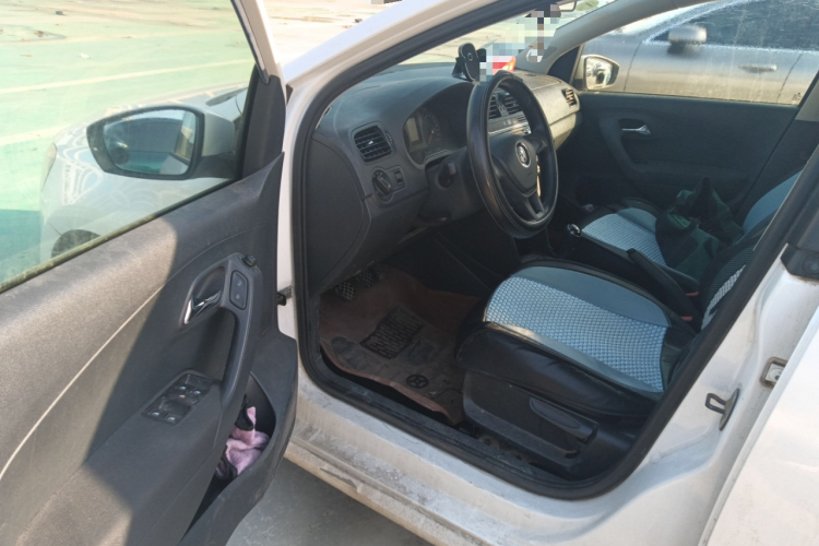 大众 Polo 2016款 1.4L 手动风尚型中控内饰20