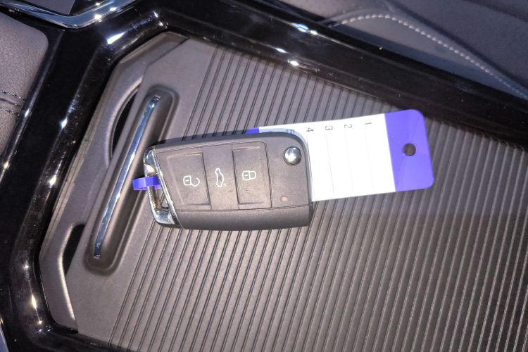 大众 帕萨特 2025款 出众款 380TSI 龙腾版中控内饰7001