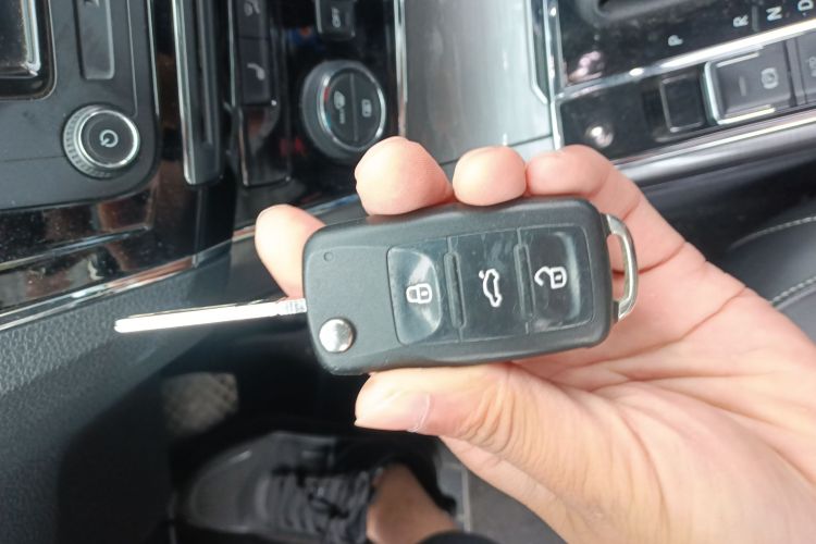 大众 帕萨特 2016款 280TSI DSG尊荣版中控内饰7001