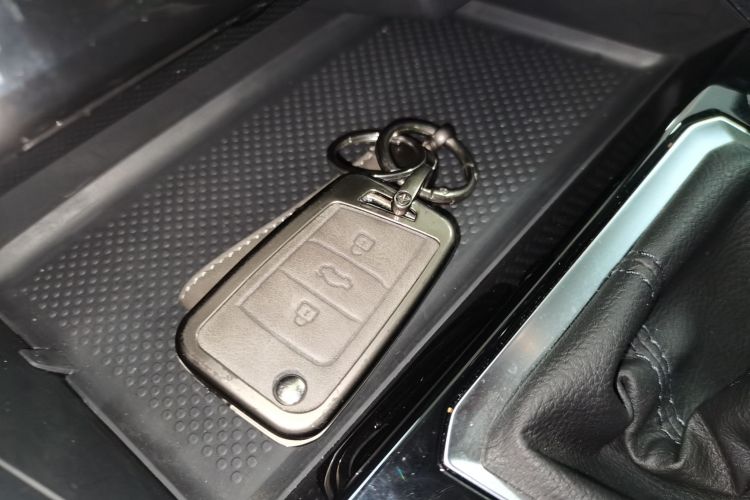 大众 速腾 2025款 改款三 300TSI DSG超越版中控内饰7001