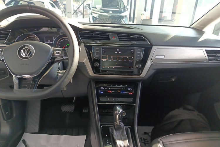 大众 2021款 途安L 280TSI DSG舒适版 7座局部细节16