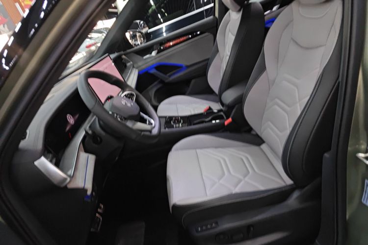 大众 2025款 探岳L 380TSI 四驱豪华Easy包中控内饰19