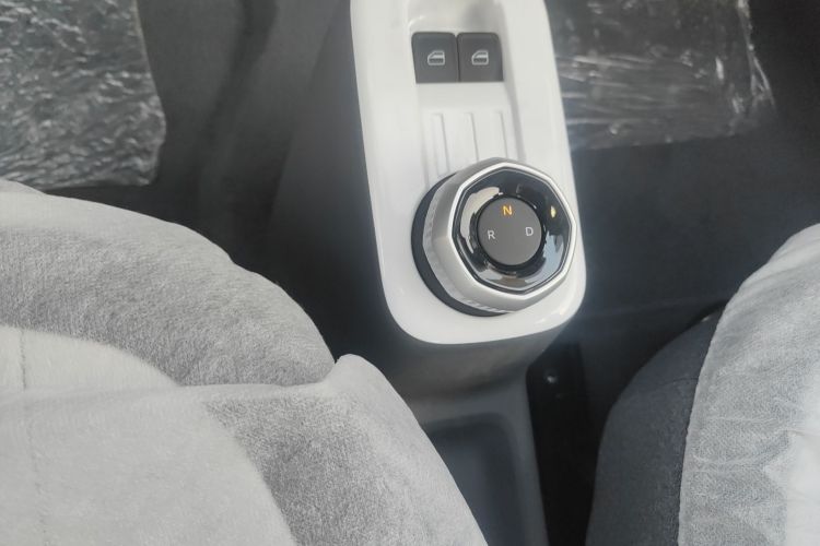 吉利银河 2025款 210km 熊猫卡丁中控内饰18