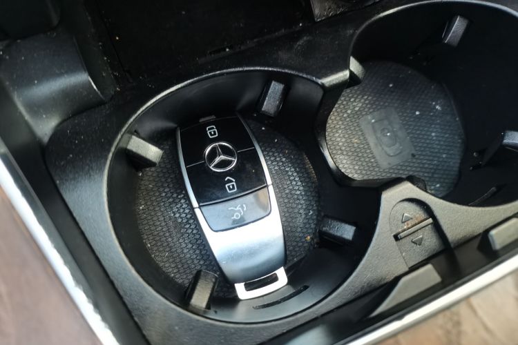 奔驰E级 2021款 E 300 L 时尚型中控内饰11