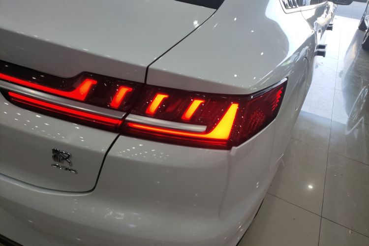 比亚迪 汉 2020款 DM 四驱性能版尊贵型车身外观6006