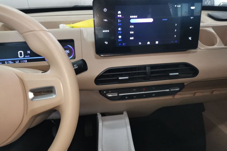吉利银河 2024款 熊猫mini 200km 耐力熊中控内饰16