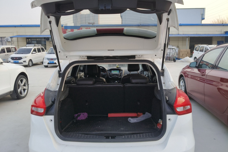 福特 福克斯 2018款 两厢经典 1.6L 自动风尚型智行版机舱底盘23