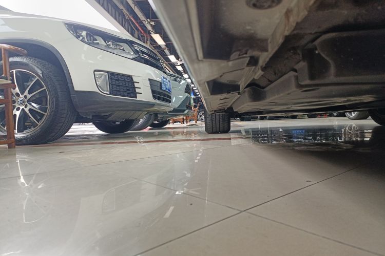 丰田 亚洲龙 2023款 双擎 2.5L 豪华版局部细节9002