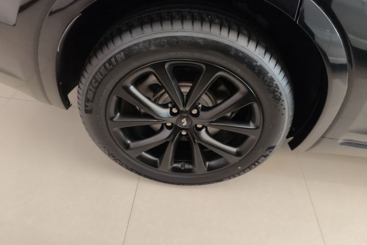 理想汽车 理想ONE 2021款 增程6座版车身外观6008