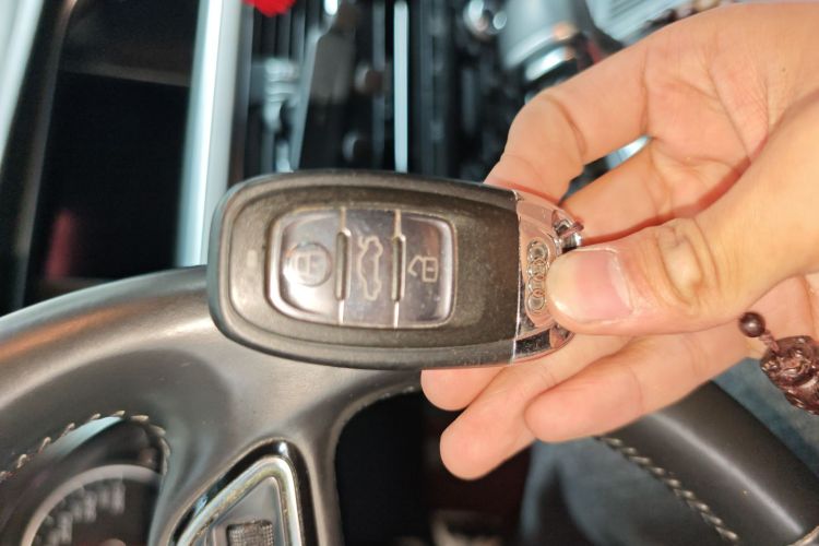 奥迪A4L 2013款 35 TFSI 自动技术型中控内饰7001