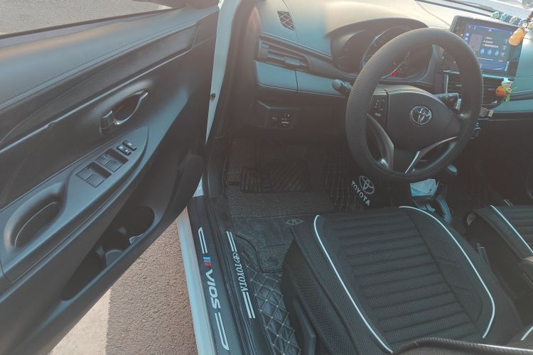 丰田 威驰FS 2021款 1.5L CVT锋驰版中控内饰20