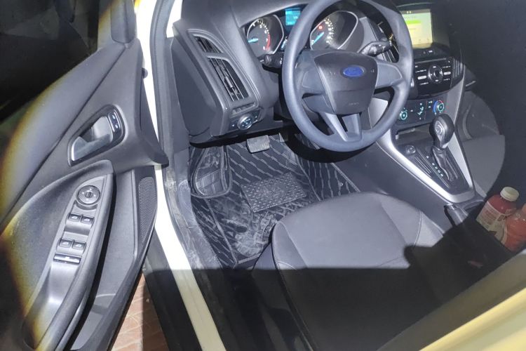 福特 福克斯 2017款 两厢 1.6L 自动舒适型智行版中控内饰20