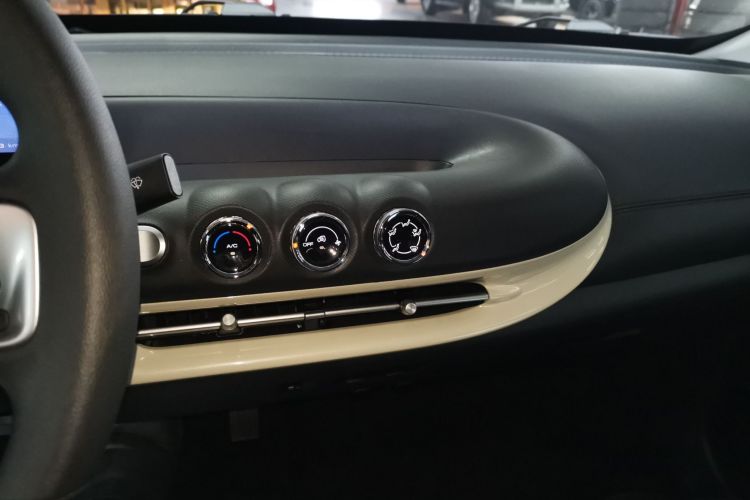 五菱汽车 五菱缤果 2023款 203km 轻享款中控内饰16