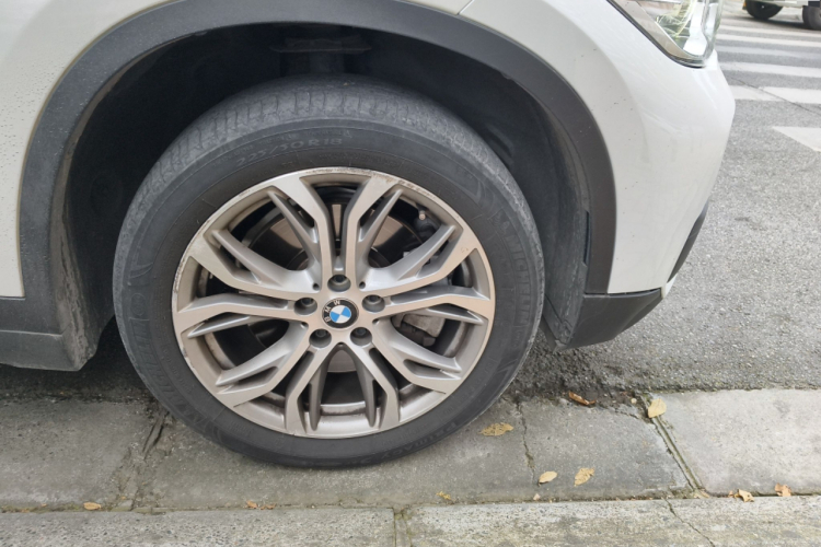 宝马X1 2018款 sDrive20Li 领先型车身外观6007