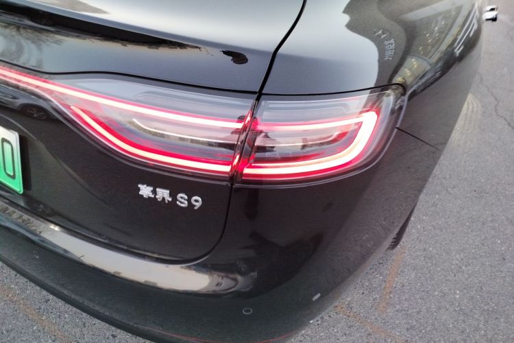 鸿蒙智行 享界S9 2024款 纯电 Ultra 四驱旗舰版车身外观9