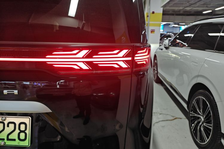 腾势D9 2024款 DM-i 980 四驱旗舰型车身外观6006