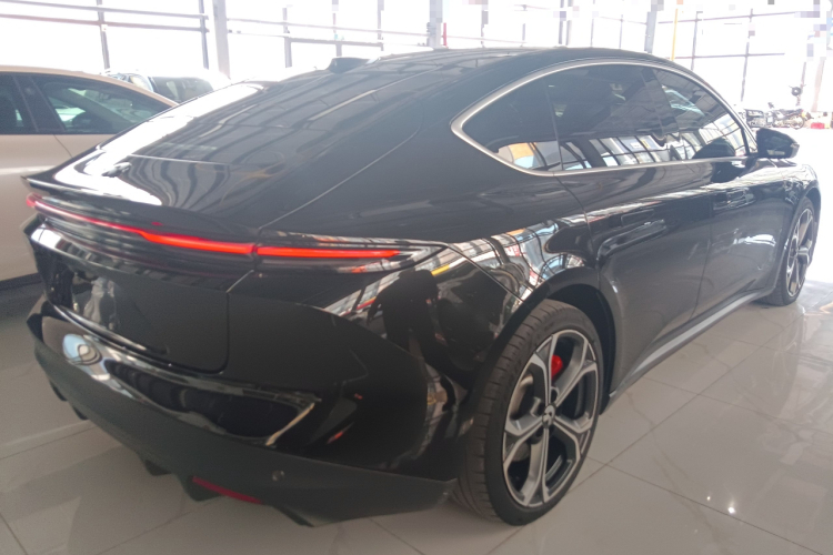 蔚来ET5 2022款 75kWh车身外观7