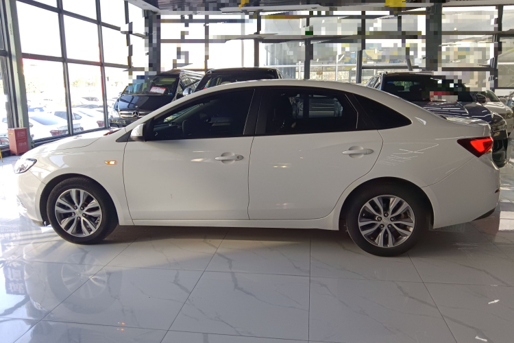 别克 英朗 2021款 1.3T 自动轻混动精英型车身外观4