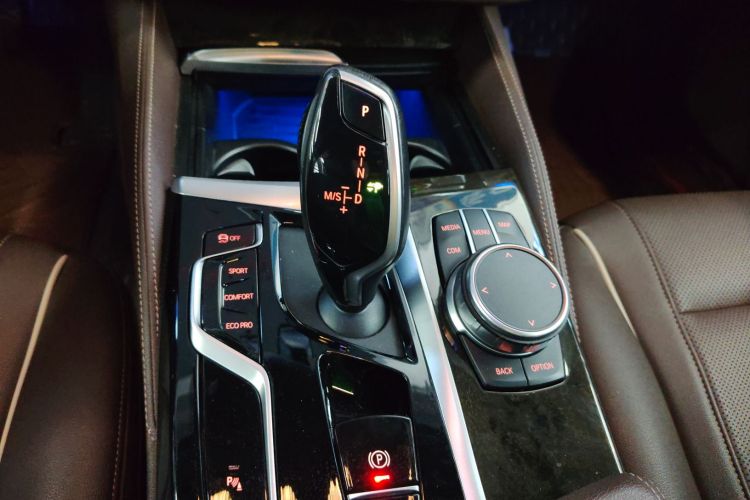 宝马5系 2021款 改款 525Li M运动套装中控内饰18