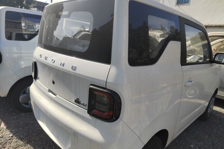 吉利银河 2024款 熊猫mini 200km 耐力熊车身外观7