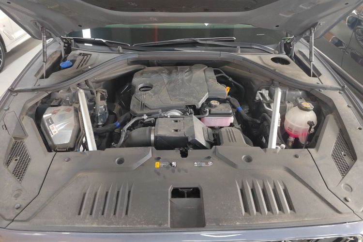 捷尼赛思GV70 2025款 2.5T 两驱豪华版机舱底盘24