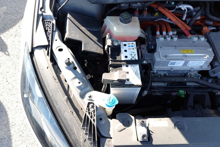 小鹏G3 2020款 520i 智享版机舱底盘25