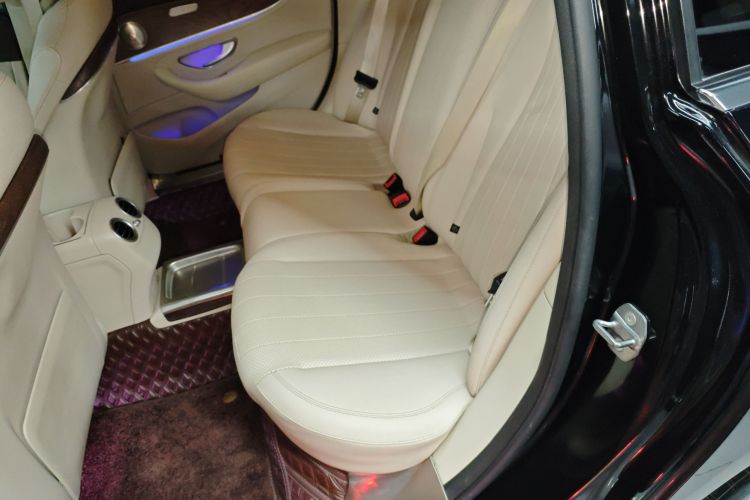 奔驰E级 2019款 E 260 L中控内饰7004