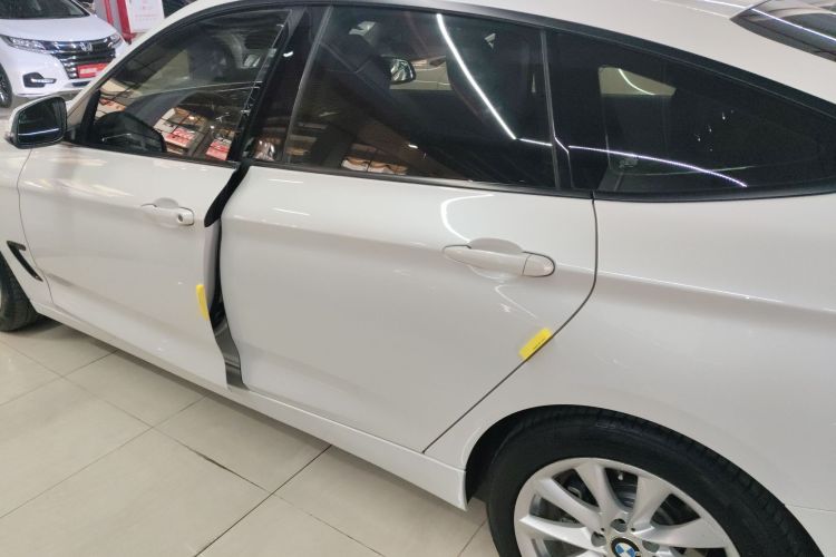 宝马3系GT 2018款 320i 时尚型车身外观4