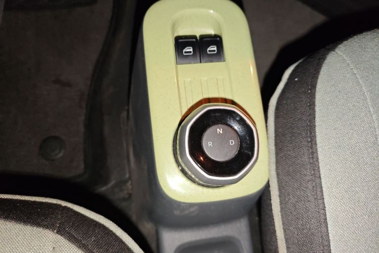 吉利银河 2024款 熊猫mini 200km 龙腾版中控内饰18