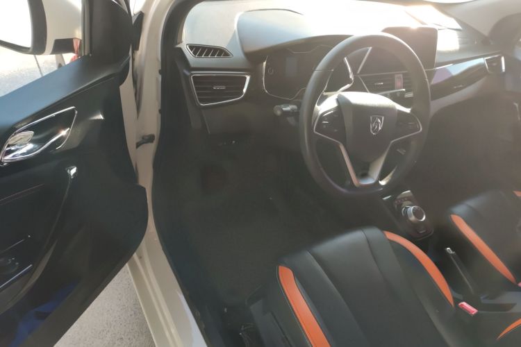 宝骏310 2017款 1.5L 自动豪华型中控内饰20