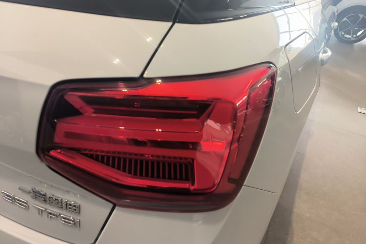 奥迪Q2L 2025款 35TFSI 时尚动感型车身外观9