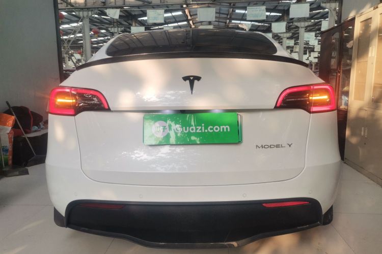特斯拉 Model Y 2023款 后轮驱动版车身外观6