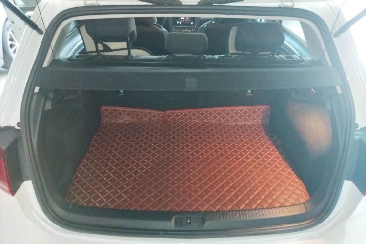 大众 高尔夫 2020款 挚爱版 200TSI DSG舒适型进取版机舱底盘23