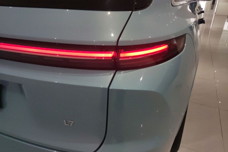 理想汽车 理想L7 2024款 Ultra车身外观9