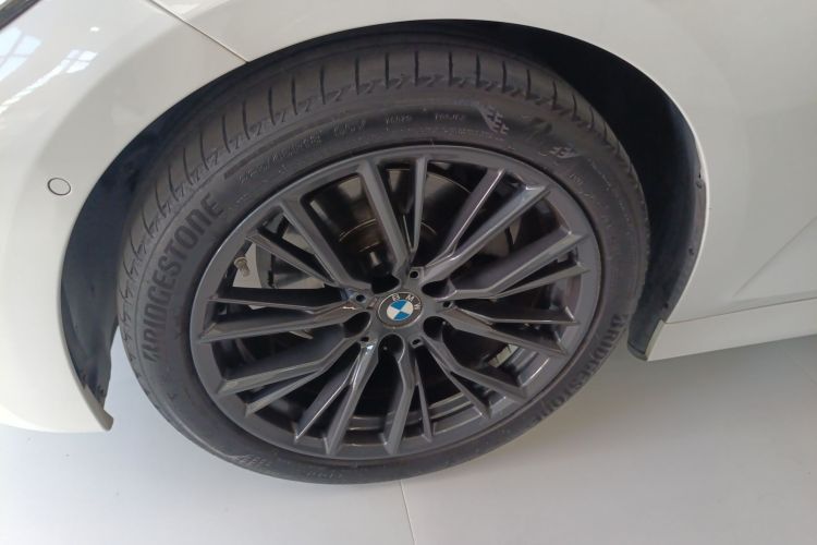 宝马3系 2020款 改款 325i M运动曜夜套装车身外观6007