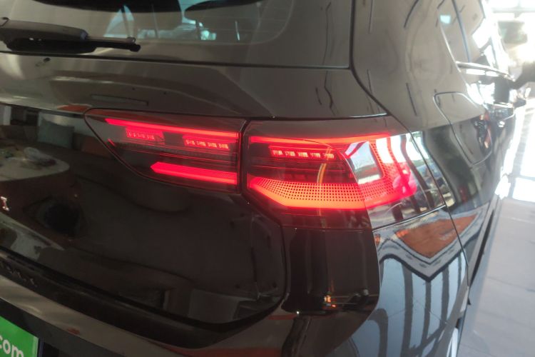 大众 高尔夫GTI 2023款 380TSI DSG GTI车身外观9