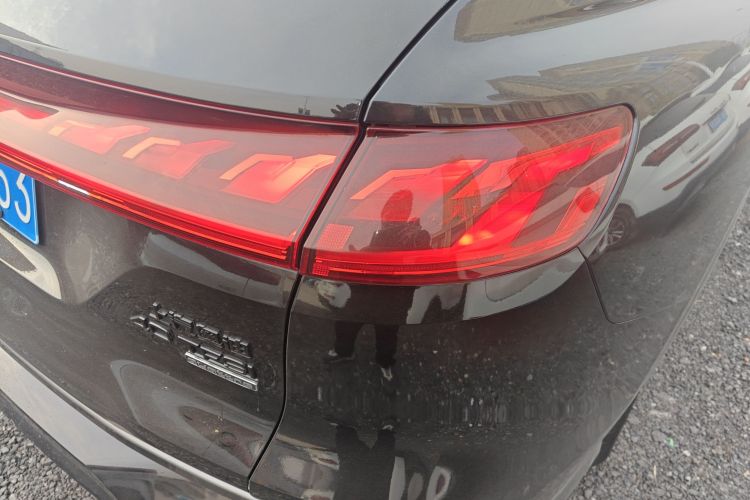 奥迪Q6 2023款 40 TFSI quattro 观云型 Light 飞骑套装车身外观9